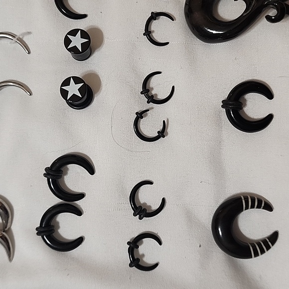 Ear Gauge Bundle - Picture 4 of 5